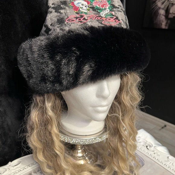 ☠️? Ed Hardy Faux Fur Winter Bucket Hat with a faux-fur brim.☠️?NWT main image 8